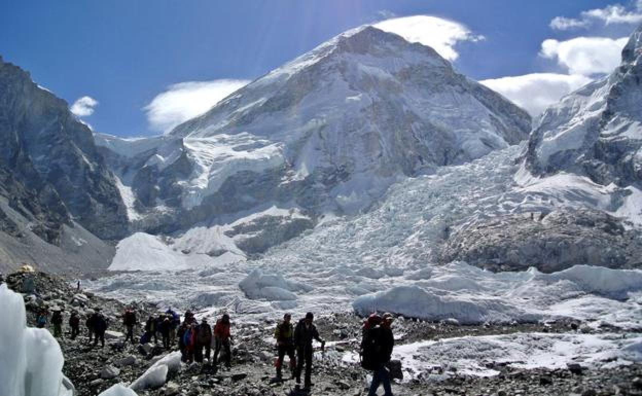 Nepal Planea Prohibir La Subida Al Everest A Los Que No Hayan Hecho Antes Un Pico De 6 500 Metros El Diario Montanes