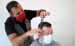 Reabren las peluquerias en Alemania con estrictas medidas de seguridad./EFE