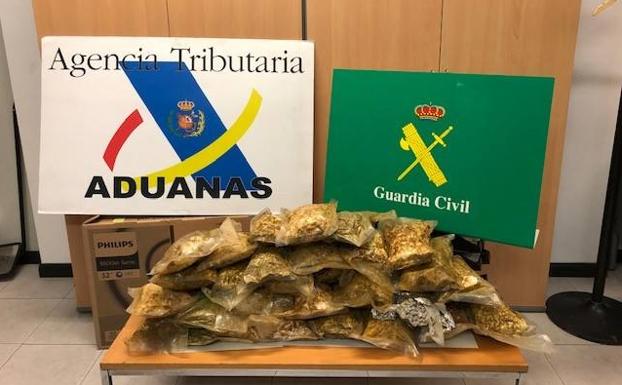 Detenido un camionero inglés al embarcar en el ferry un camión con 12,5 kilos de marihuana 2 marihuana kVTD