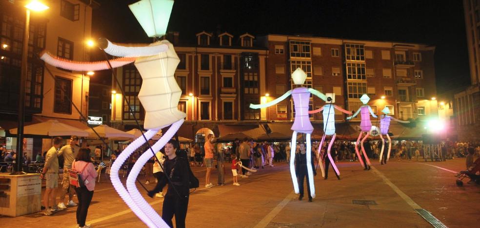Los pasacalles animan la ciudad en fiestas - Vimarsana News