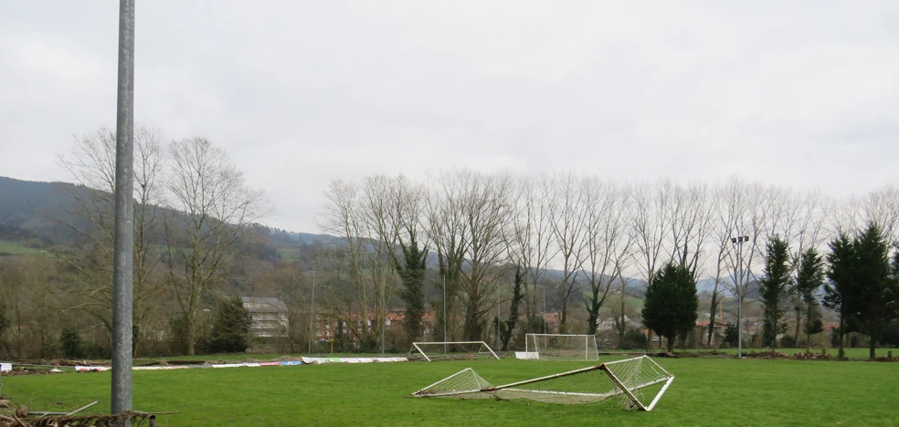 Ampuero consignará 500.000 euros para comprar terrenos y reubicar sus instalaciones deportivas